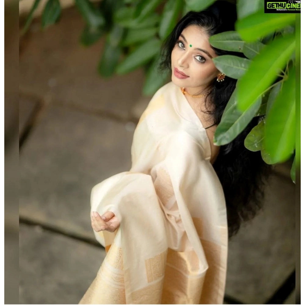 Seduva Women's Silk Printed Saree With Unstitched Blouse 5.5Mtr (Off White)